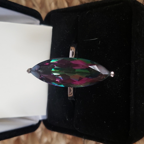 Jewelry - Gorgeous Marquise multicolor quartz